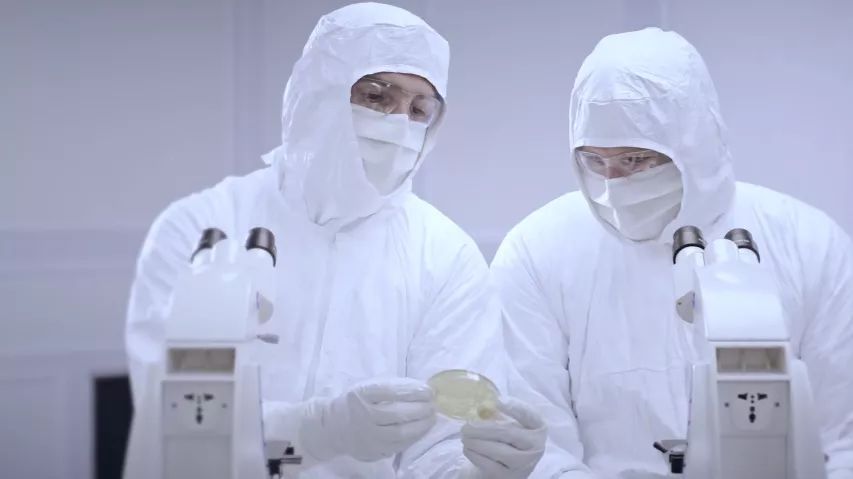 洁净室防护服一次性的好还是重复使用的好