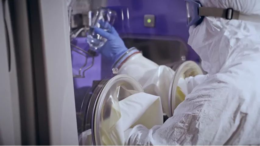 洁净室防护服一次性的好还是重复使用的好6