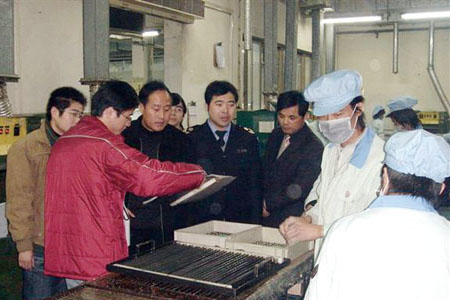 普通活性炭口罩无法有效防护陶瓷生产中的有毒粉尘