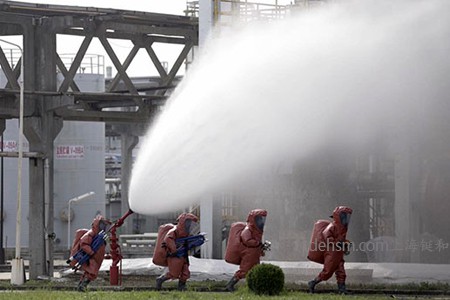 化工装置灭火救援演练现场